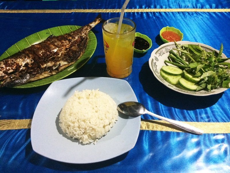 De lekkerste vis in Waingapu op het eiland Sumba De lekkerste vis in Waingapu op het eiland Sumba